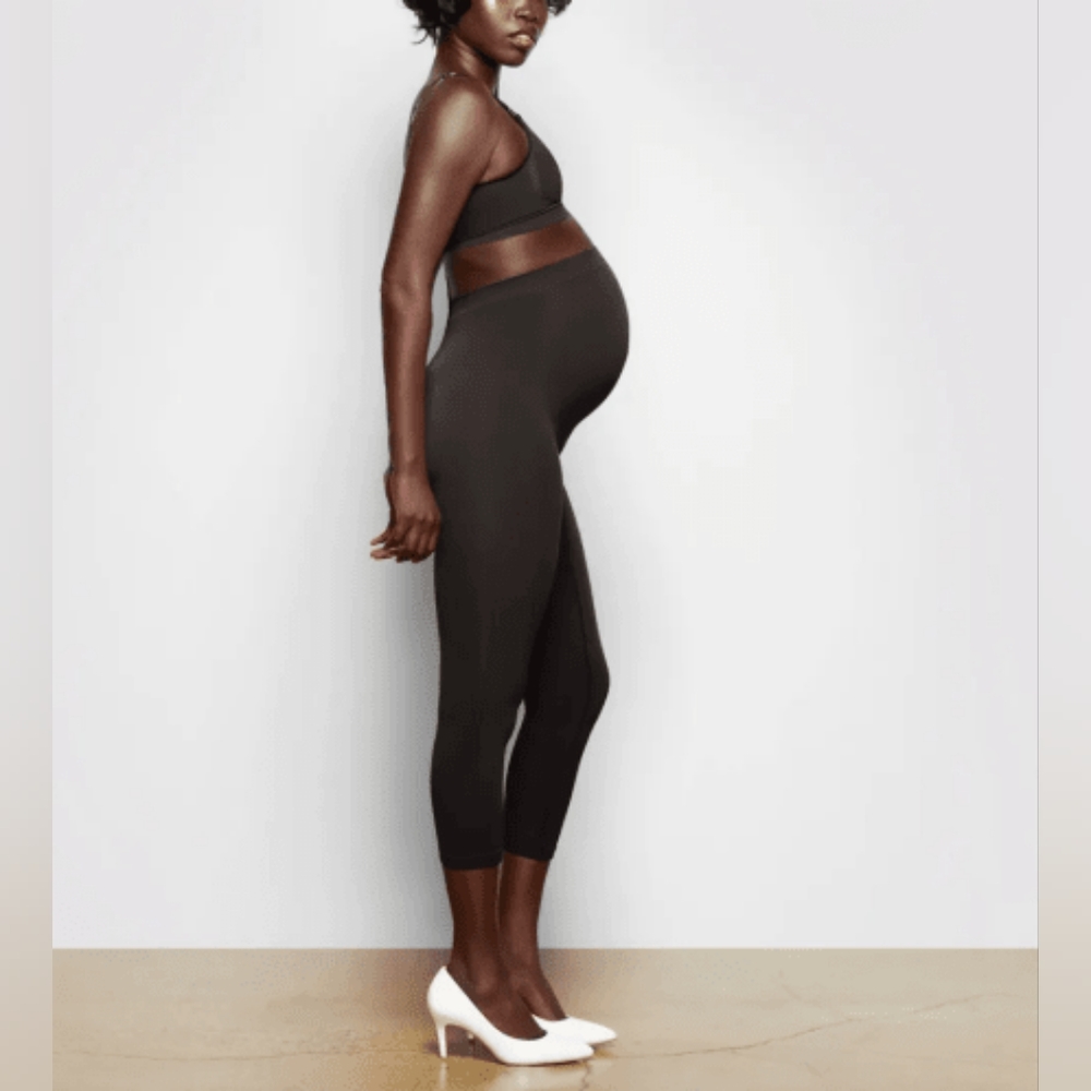 SKIMS Seamless Maternity Tight (onyx)
